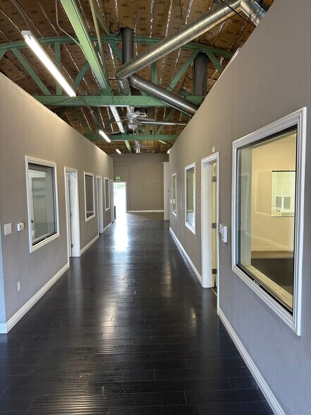 More Photos Of 212 W Magnolia Blvd, Burbank Light Distribution For Lease