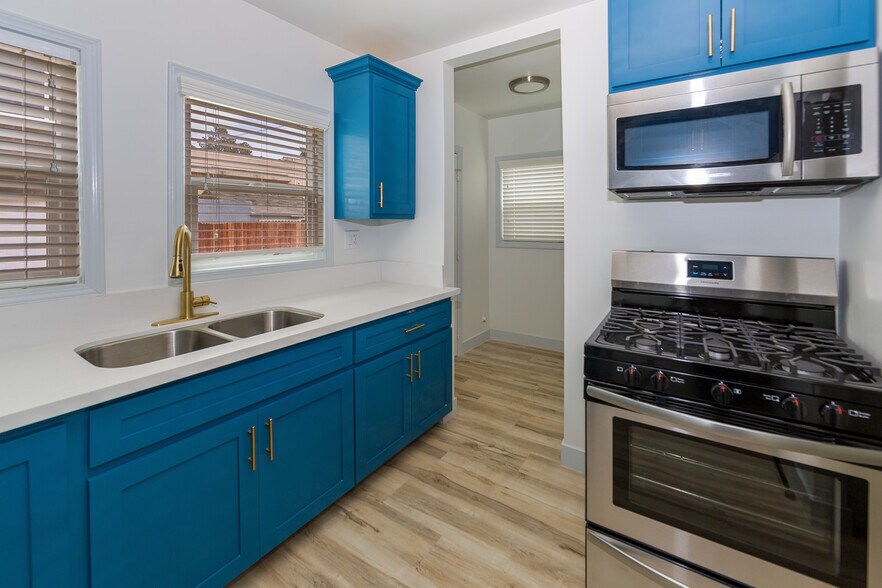 More Photos Of 1430 Linden Ave, Long Beach Multifamily For Sale
