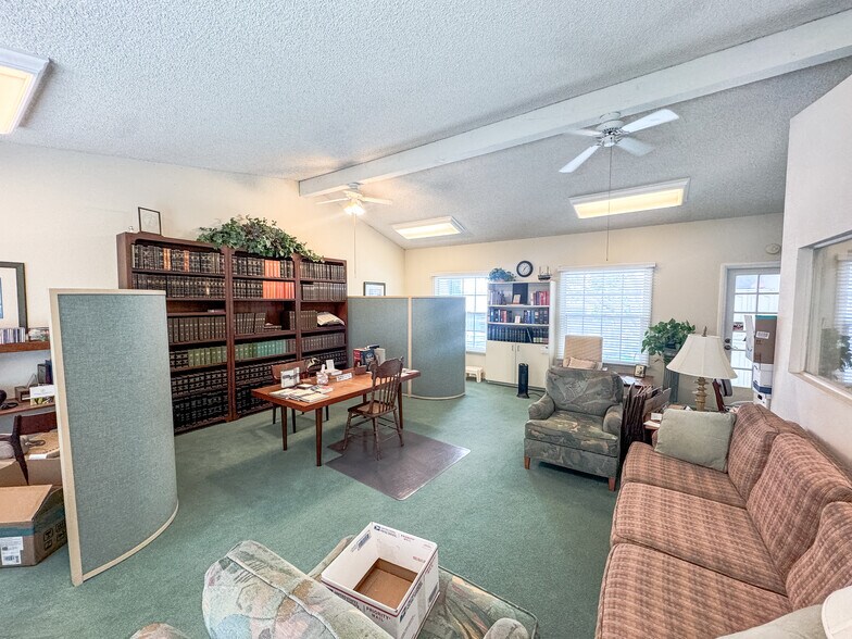 More Photos Of 224 Main St, Seal Beach Storefront For Lease