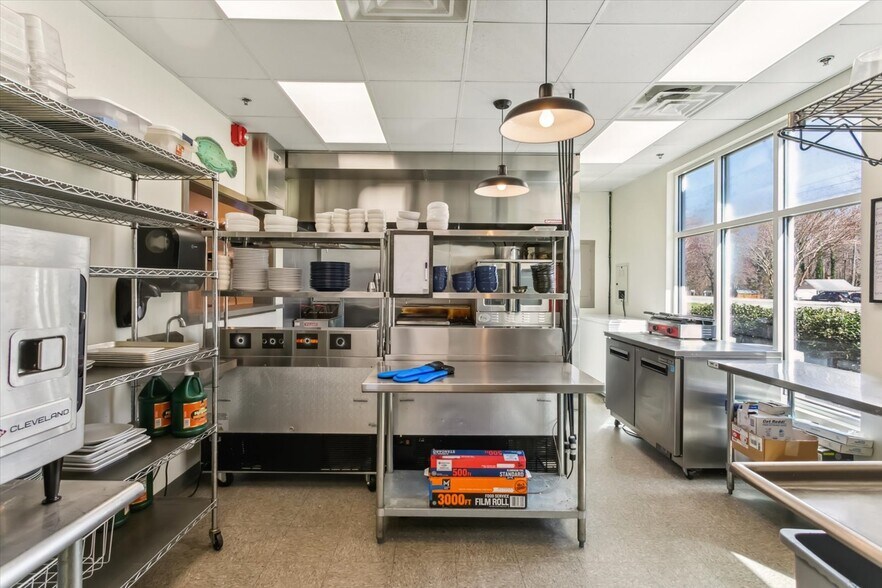 More Photos Of 6824 Colemans Crossing Ave, Hayes Storefront Retail Office For Lease