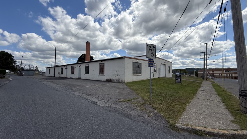 More Photos Of 1350 Balata St, Easton Warehouse For Sale