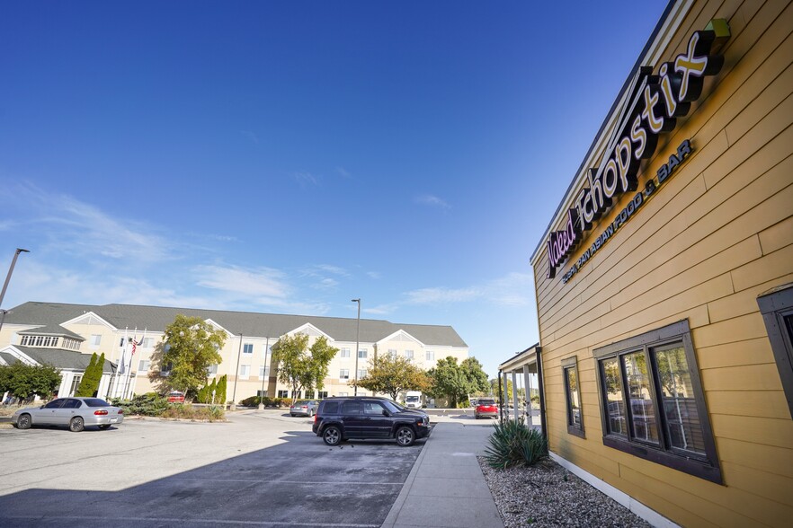 More Photos Of 8607 Us Highway 24 W, Fort Wayne Restaurant For Sale