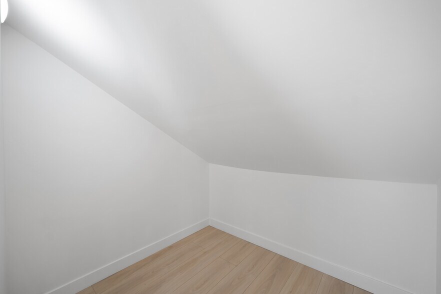 More Photos Of 2823 W 8th St, Los Angeles Office For Lease