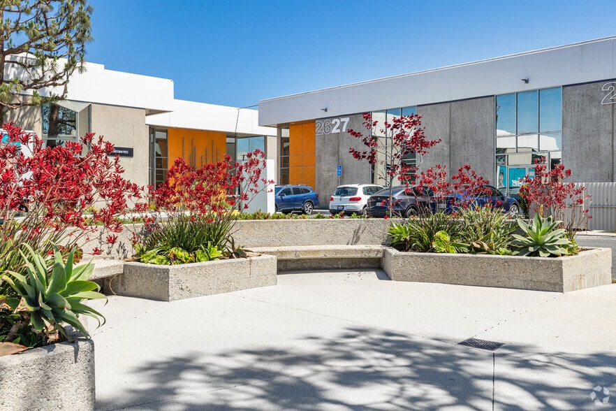 More Photos Of 2609-2627 Manhattan Beach Blvd, Redondo Beach Unknown For Lease