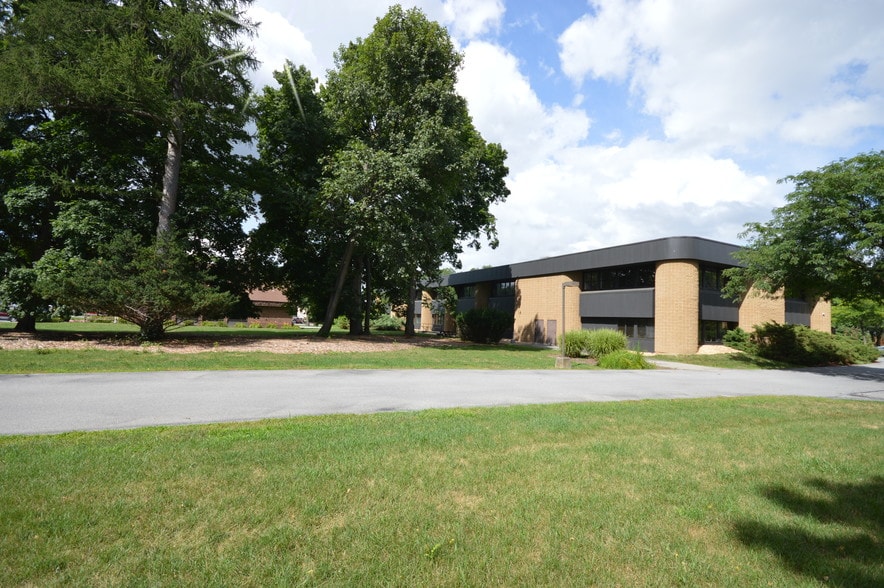 More Photos Of 2678 South Rd, Poughkeepsie Office For Lease