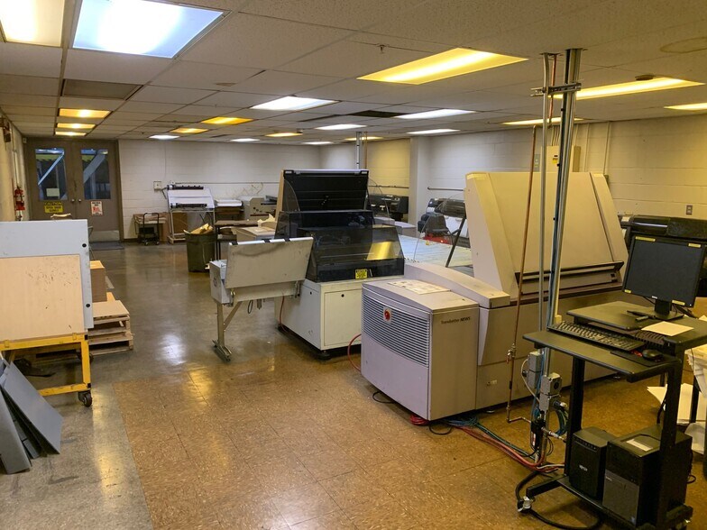 More Photos Of 1101 Twin View Blvd, Redding Office For Sale