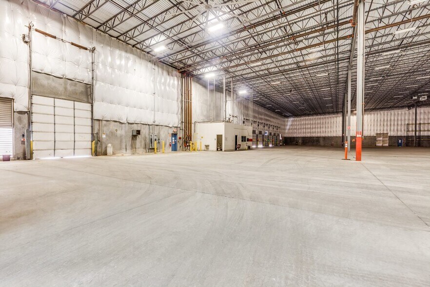 More Photos Of 601 National Dr, Ennis Manufacturing For Sale