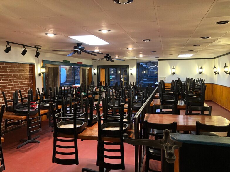 More Photos Of 321 N Main St, Hendersonville Restaurant For Lease