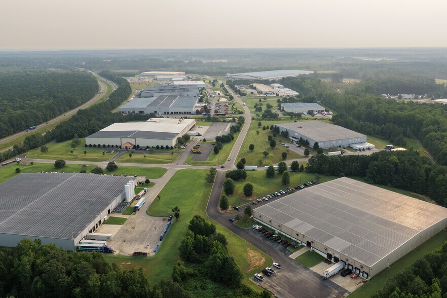 More Photos Of 6015 Hardware Dr, Prince George Warehouse For Lease