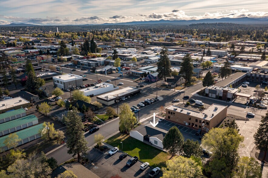 More Photos Of 336 NE Norton Ave, Bend Office For Sale