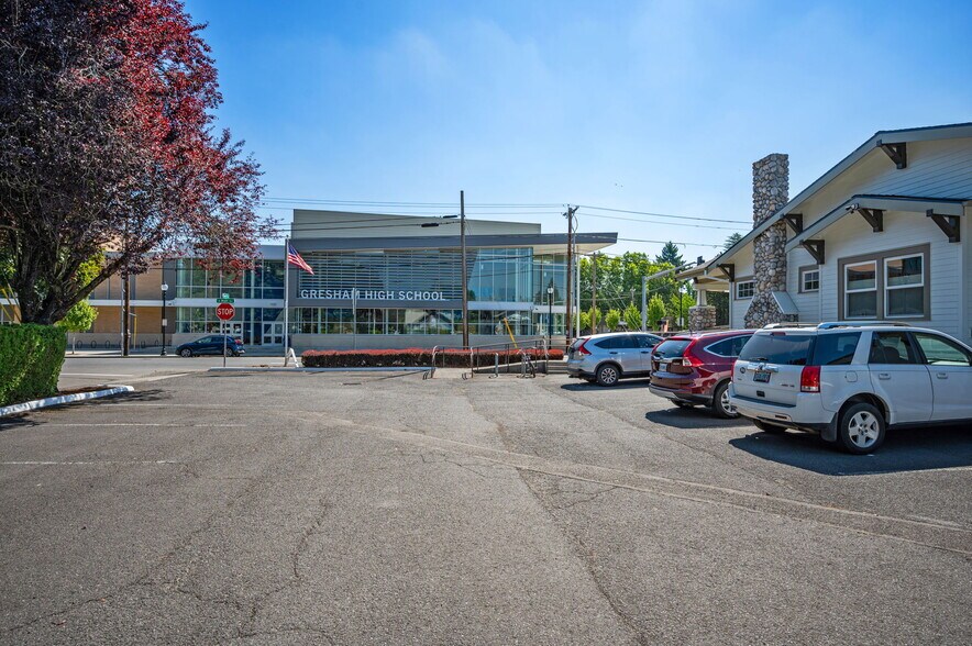 More Photos Of 1005 N Main Ave, Gresham Office For Sale