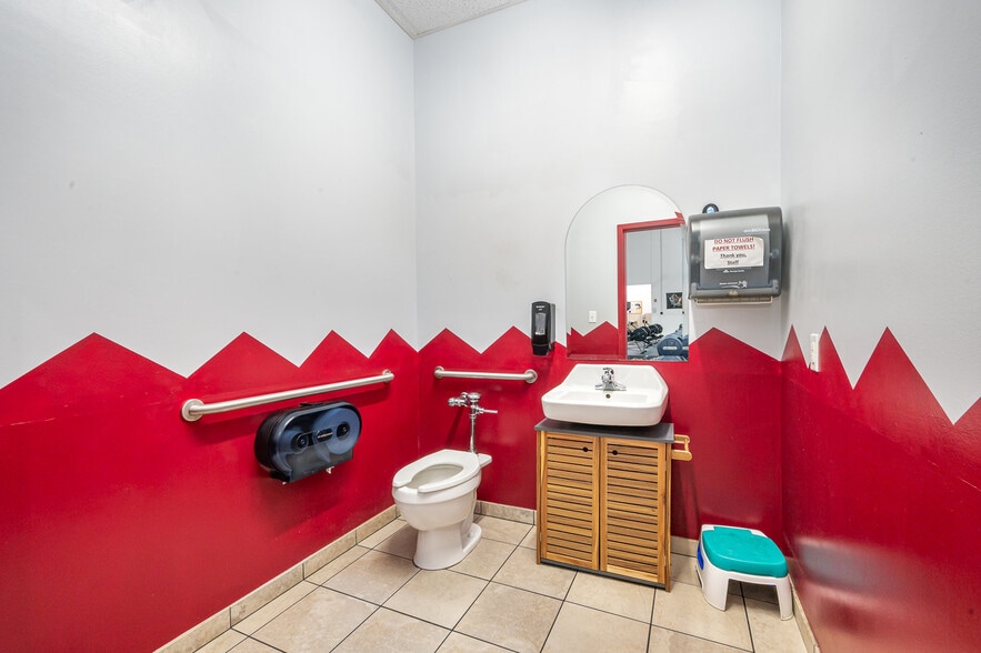 More Photos Of 10030 Callabridge Ct, Charlotte Freestanding For Sale