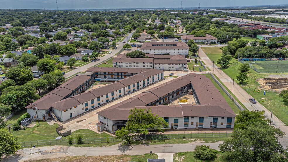 More Photos Of 3706 W 8th St, Dallas Apartments For Sale