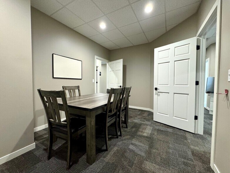 More Photos Of 5308 Parklane Dr, Kearney Serviced Offices For Sale