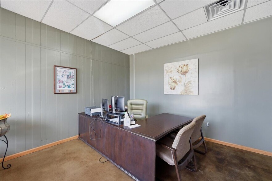 More Photos Of 148 W Green St, Hazlehurst Office For Sale