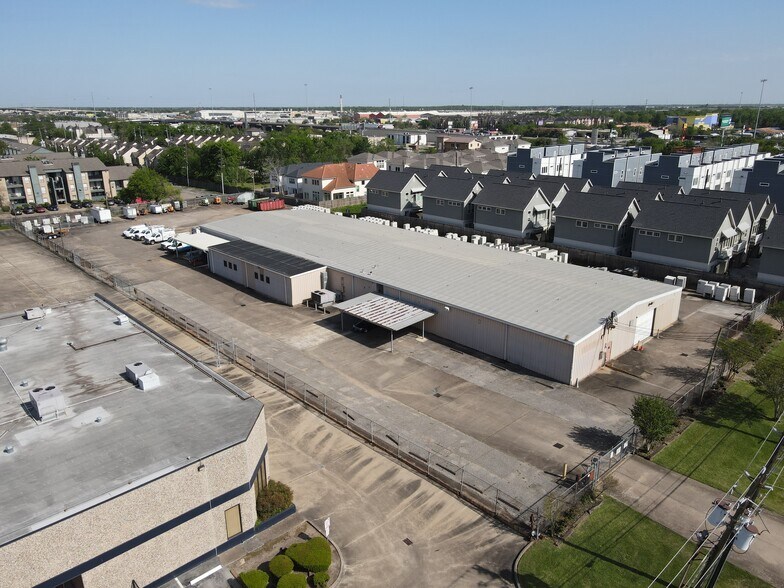 More Photos Of 8411 Knight Rd, Houston Warehouse For Sale