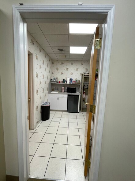 More Photos Of 59 Sunrise hwy, East Islip Freestanding For Lease