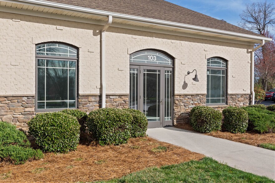 More Photos Of 3911 Fountain Grove Dr, High Point Medical For Lease
