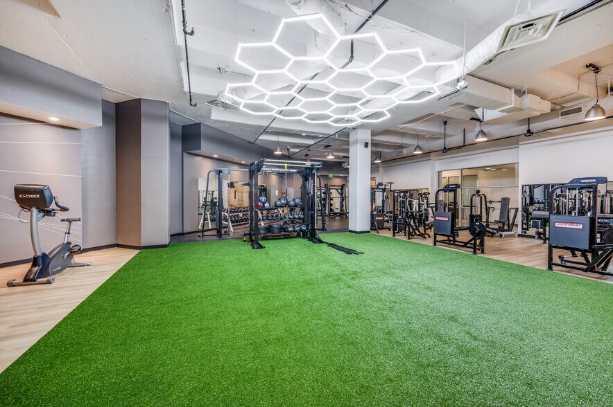 More Photos Of 750 W John Carpenter Fwy, Irving Office For Lease