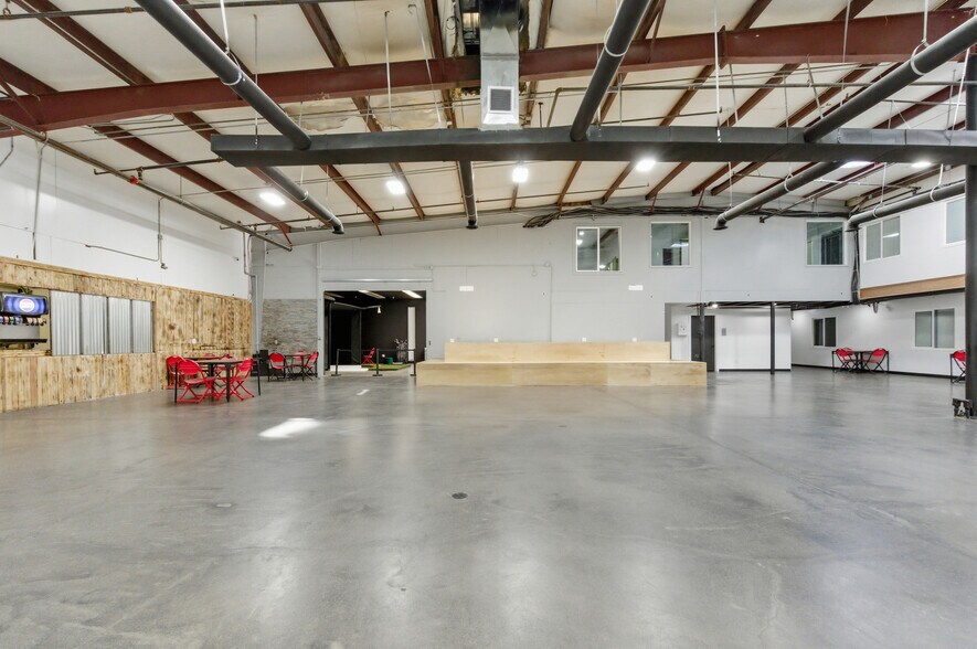 More Photos Of 1657 N State St, Lehi Manufacturing For Sale