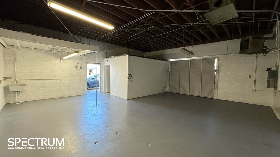 More Photos Of 10035-10043 Canoga Ave, Chatsworth Warehouse For Lease