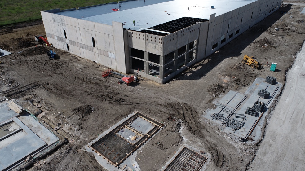 More Photos Of 11708 McAngus Rd, Del Valle Warehouse For Lease