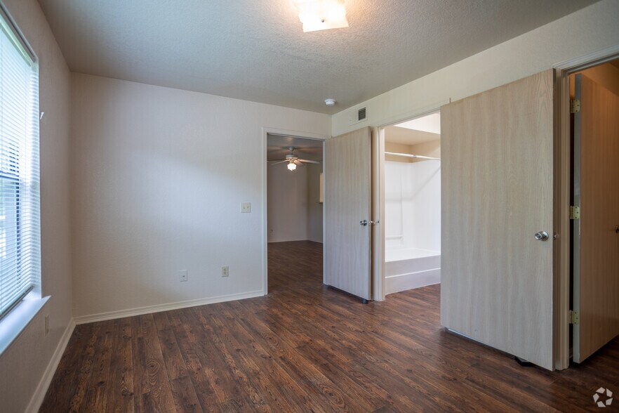 More Photos Of 1636 Raymond Rd, Jackson Apartments For Sale