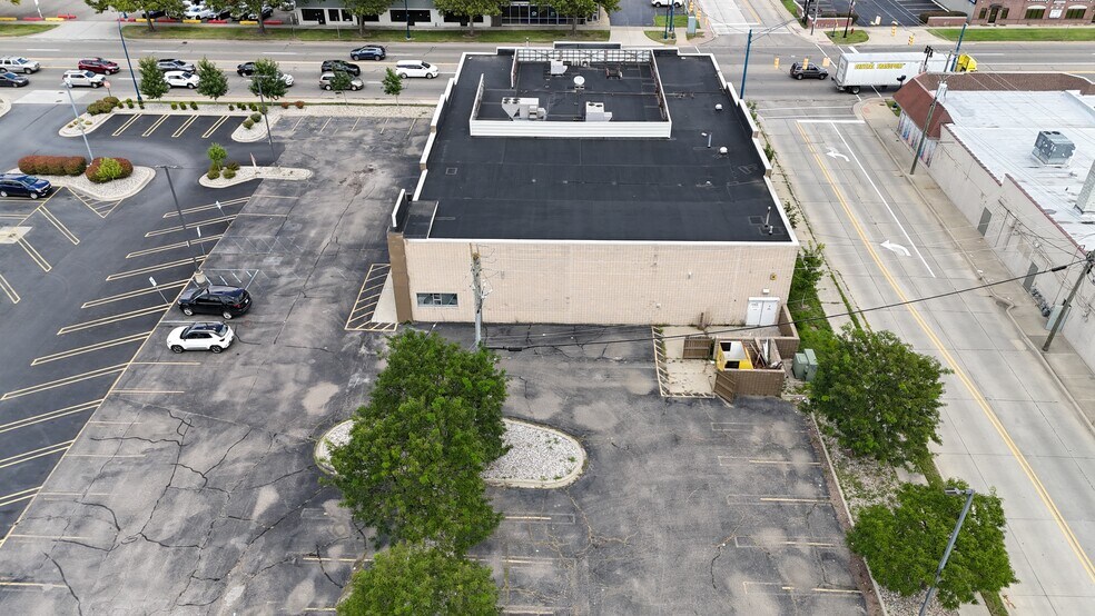 More Photos Of 29901 Ford Rd, Garden City Storefront For Lease