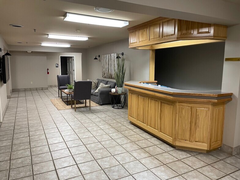 More Photos Of 800 E Main St, Russellville Office For Lease