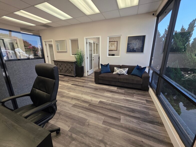 More Photos Of 5959 Mission Gorge Rd, San Diego Office For Sale