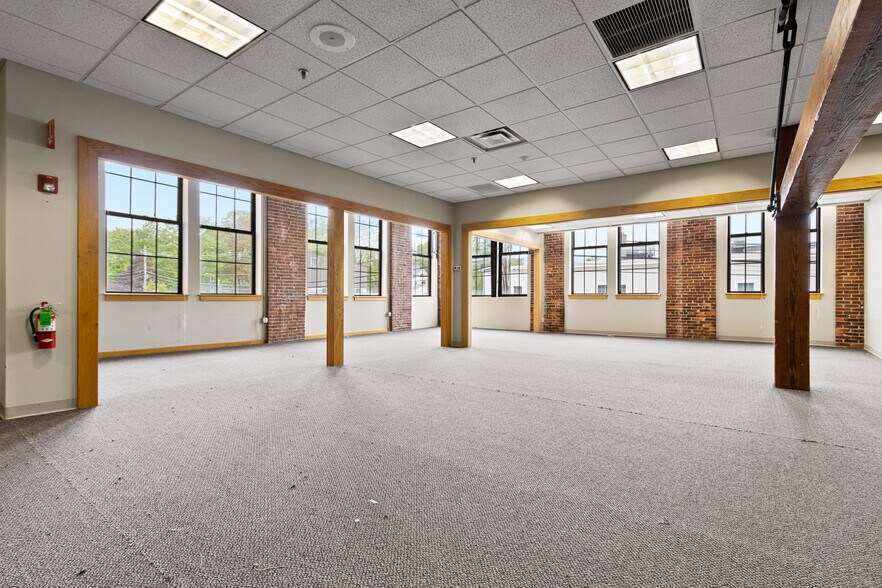 More Photos Of 2 Storer St, Kennebunk Office For Lease