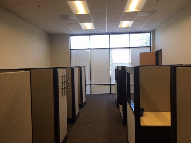 More Photos Of 800 Lindberg Ln, Petaluma Warehouse For Lease