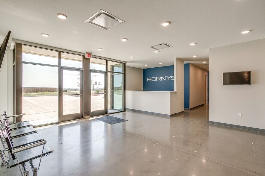 More Photos Of 1510 Markum Ranch Rd, Fort Worth Warehouse For Lease