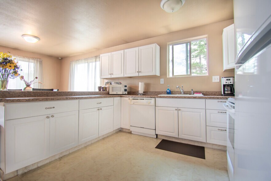 More Photos Of 39031 Strawberry Ct, Kenai Flex For Sale