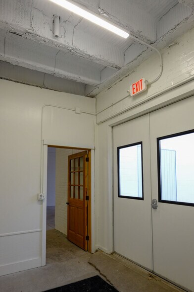 More Photos Of 408 W Main St, Benton Harbor Freestanding For Lease