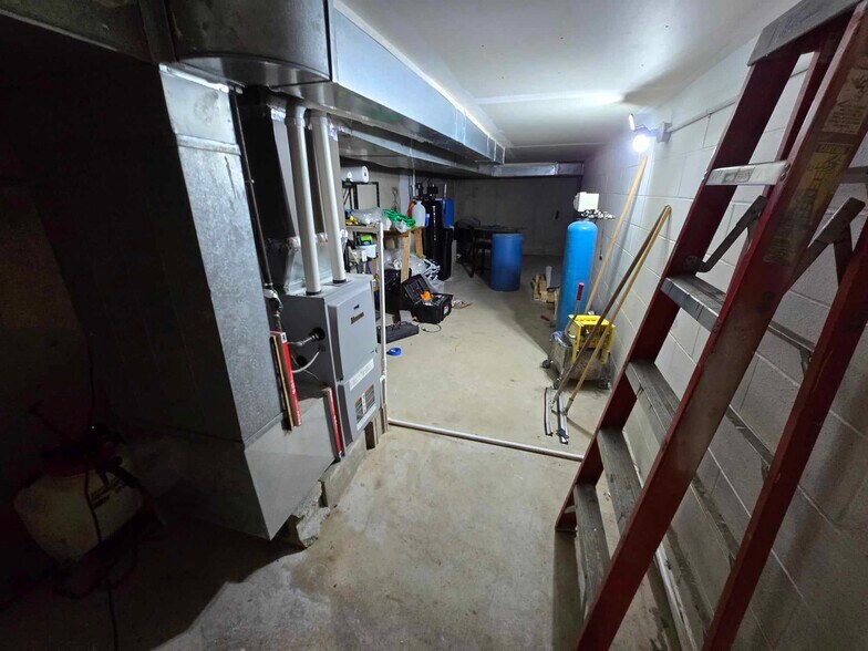 More Photos Of 661 N County Road 25A, Troy Daycare Center For Lease