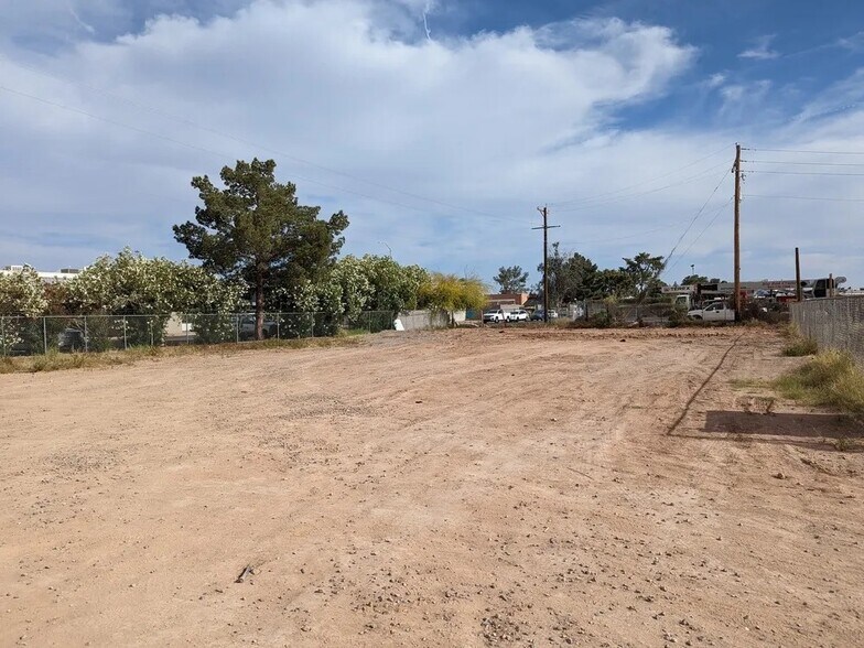 More Photos Of 213 S Alma School Rd, Mesa Warehouse For Lease