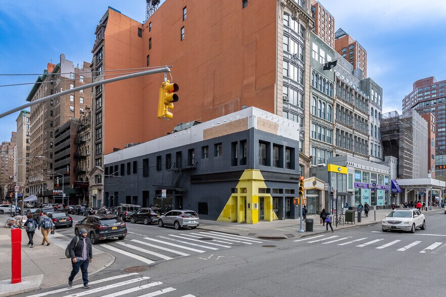 More Photos Of 34 Union Sq E, New York General Retail For Sale