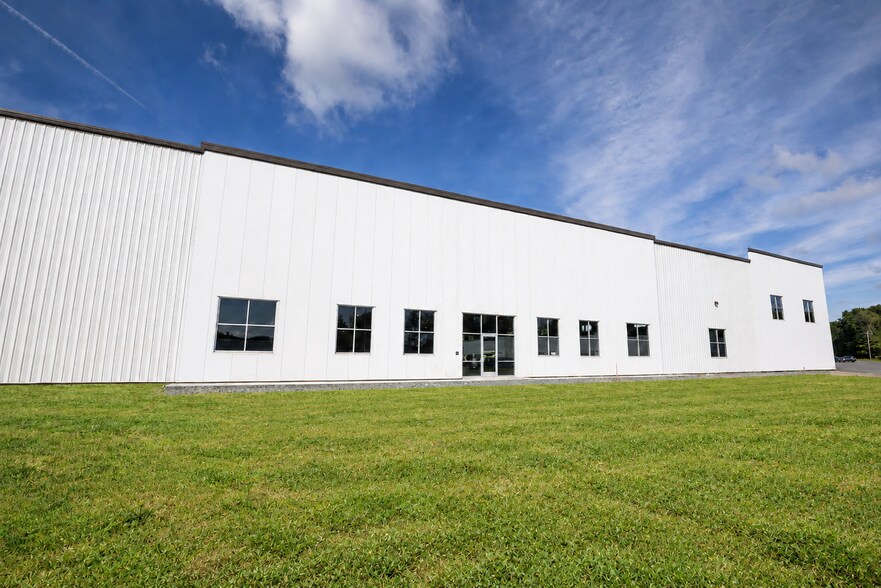 More Photos Of 22 Roberts Lane, Clifton Park Warehouse For Lease