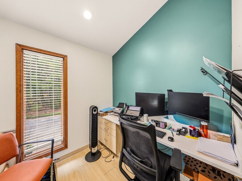 More Photos Of 6 Brooklet St, Asheville Medical For Sale