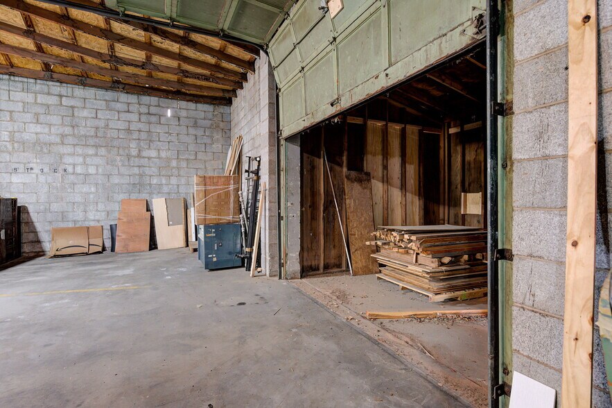 More Photos Of 515 Kings of Leon Ln, Oklahoma City Manufacturing For Sale