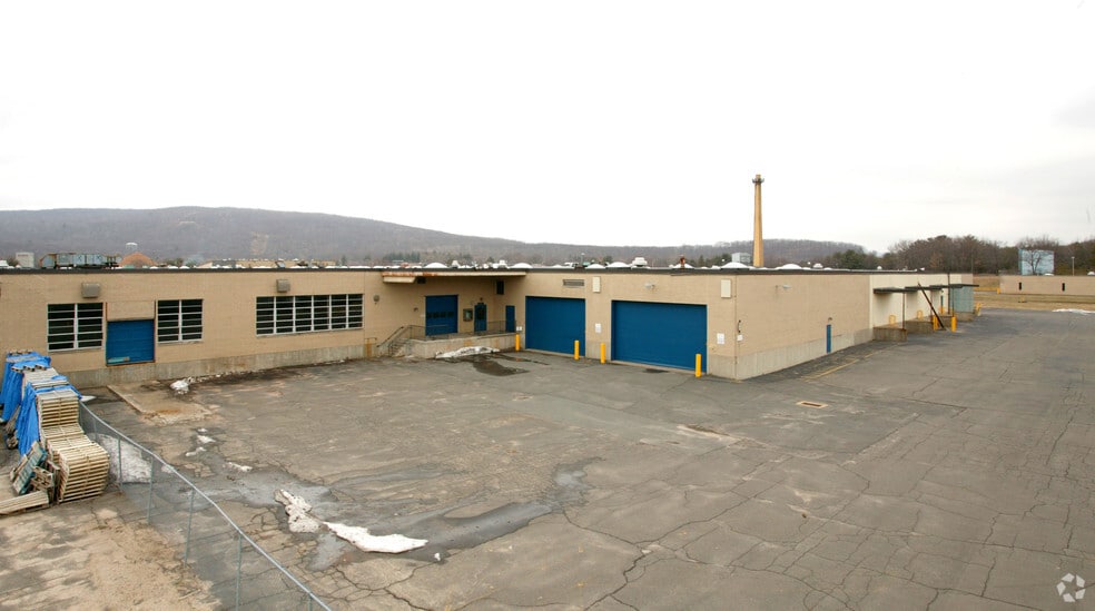 More Photos Of 383 Middle St, Bristol Warehouse For Lease