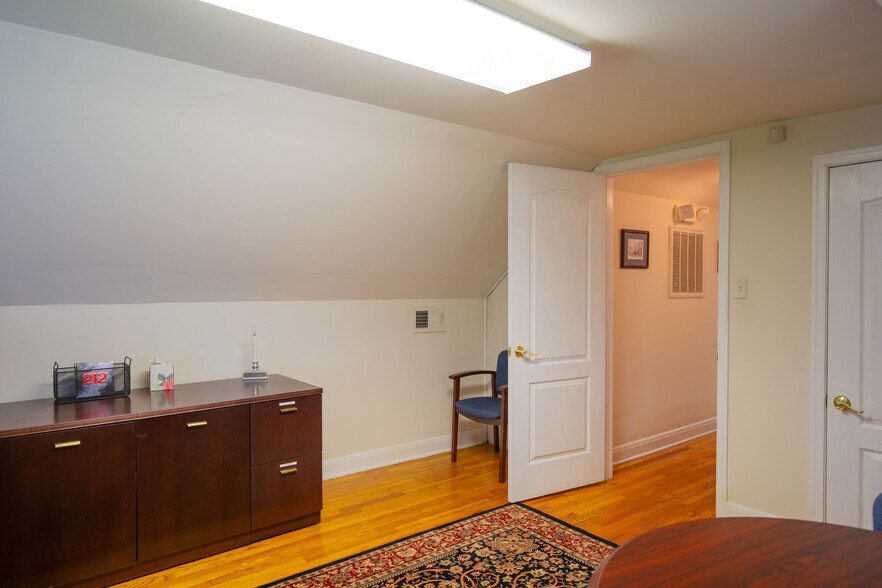 More Photos Of 524 S Main St, Bel Air Office For Sale