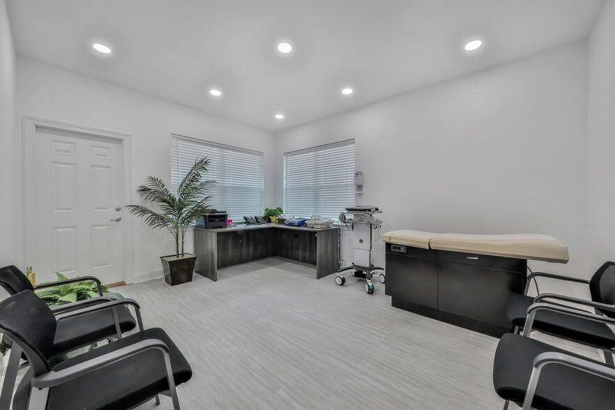 More Photos Of 6100 Greenland Rd, Jacksonville Medical For Sale
