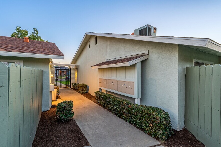 More Photos Of 3789 E Hampton Way, Fresno Apartments For Sale