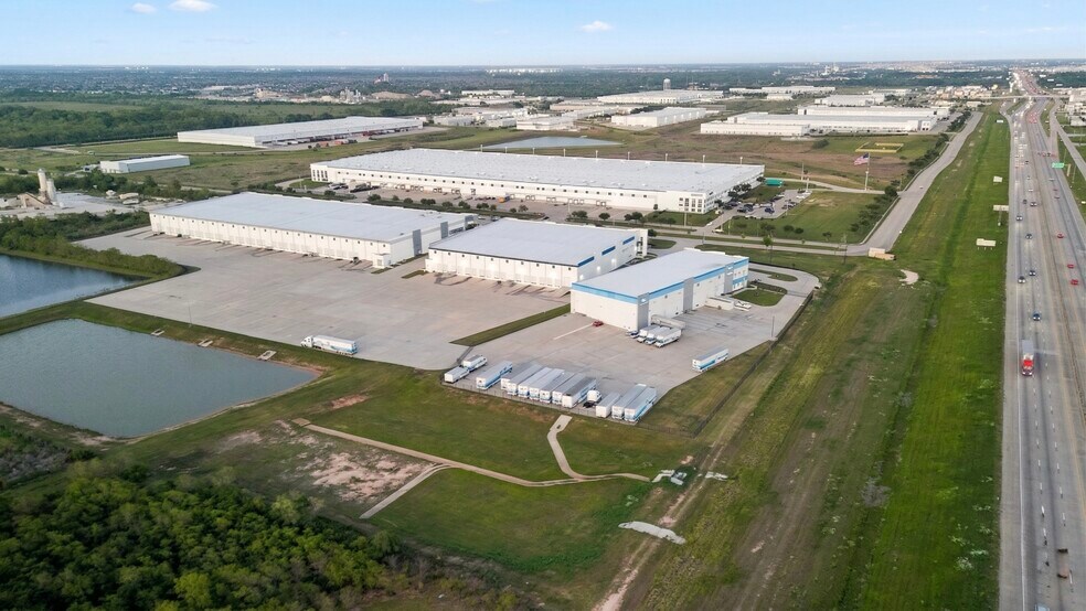 More Photos Of 450 Commerce Pky, Katy Distribution For Lease