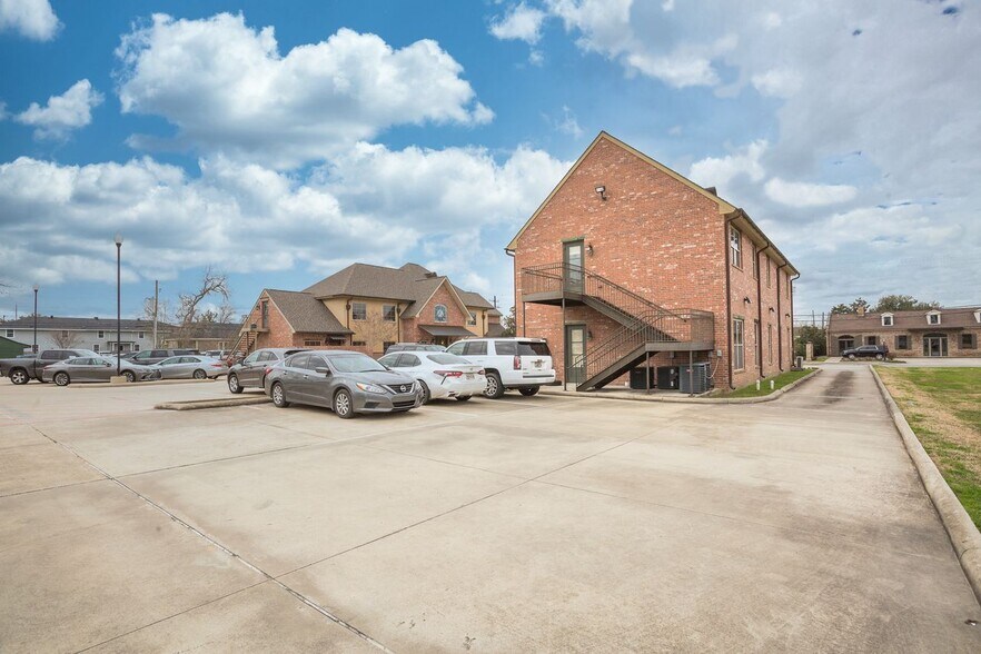Primary Photo Of 1773 Ryan St, Lake Charles Office For Sale