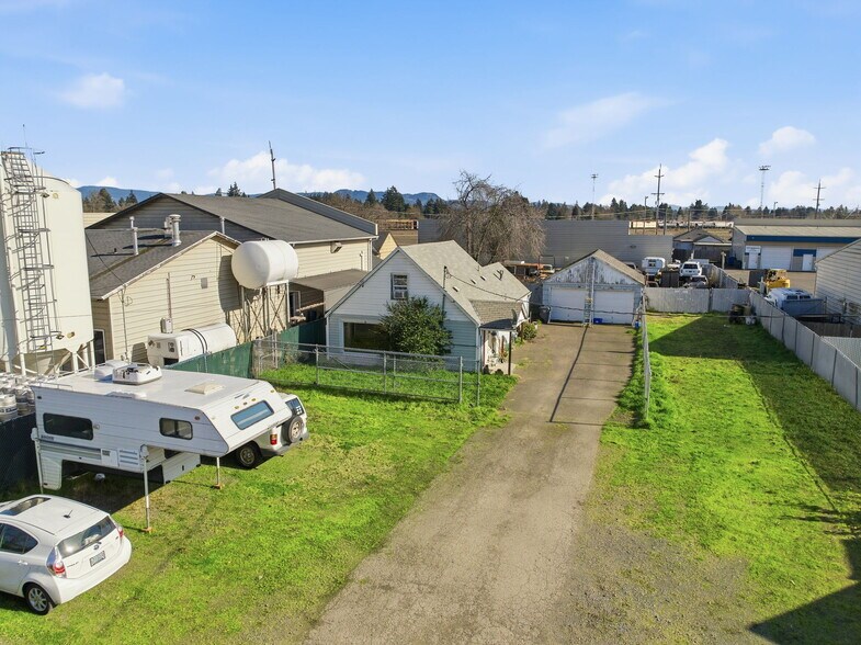 More Photos Of 1035 Madera St, Eugene Industrial For Sale