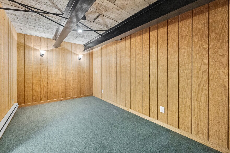 More Photos Of 227 West Ave, Albion Town Orleans Flex For Lease