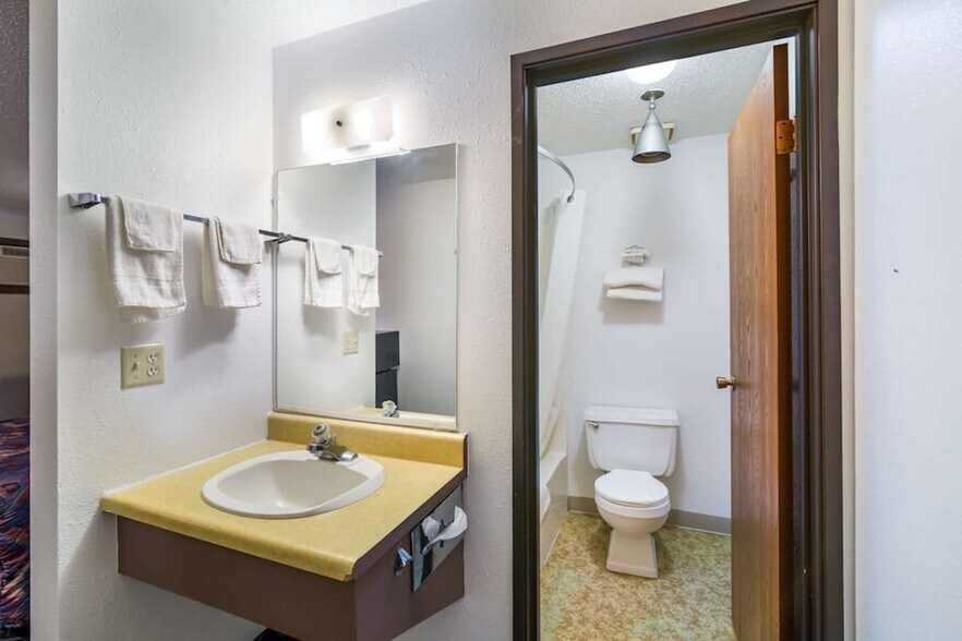 More Photos Of 427 2nd Avenue NW, Wibaux Hotel For Sale